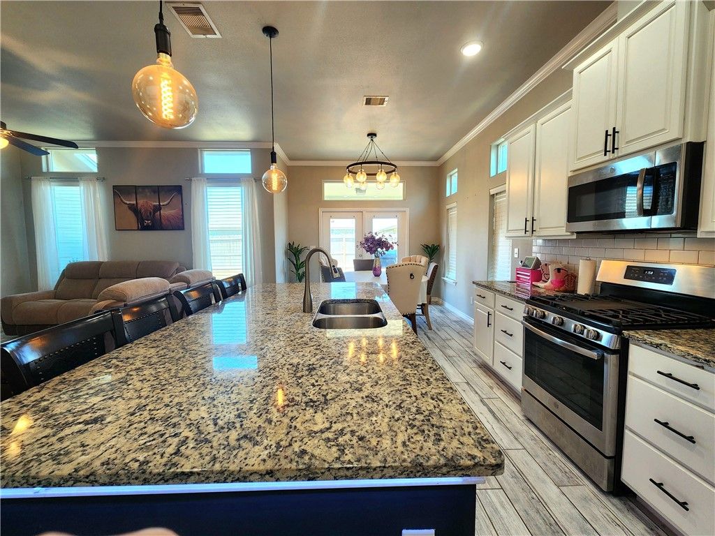 7529 Krypton Dr, Corpus Christi, TX 78414 — photo 5
