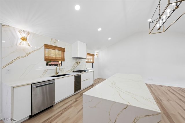 3520 Archwood Drive, Rocky River, OH 44116