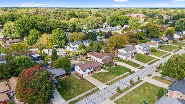 3520 Archwood Drive, Rocky River, OH 44116