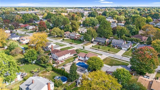 3520 Archwood Drive, Rocky River, OH 44116