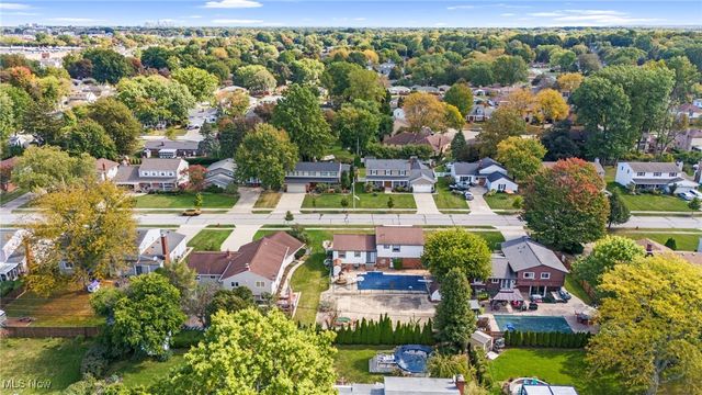 3520 Archwood Drive, Rocky River, OH 44116