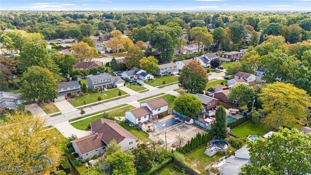 3520 Archwood Drive, Rocky River, OH 44116