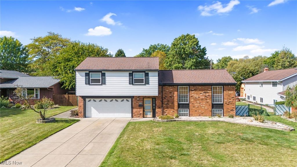 3520 Archwood Drive, Rocky River, OH 44116