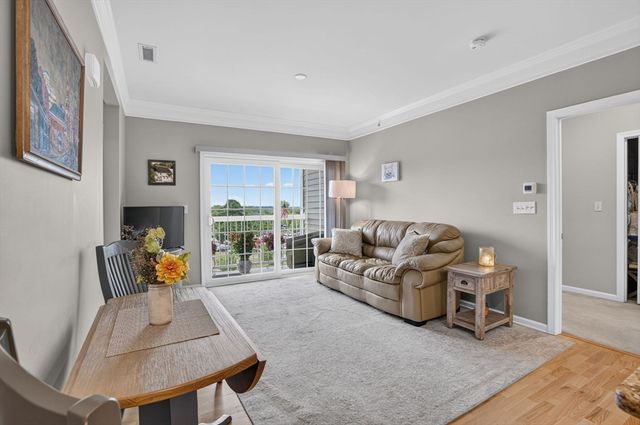 1 Francis Dr 405, Andover, MA 01810