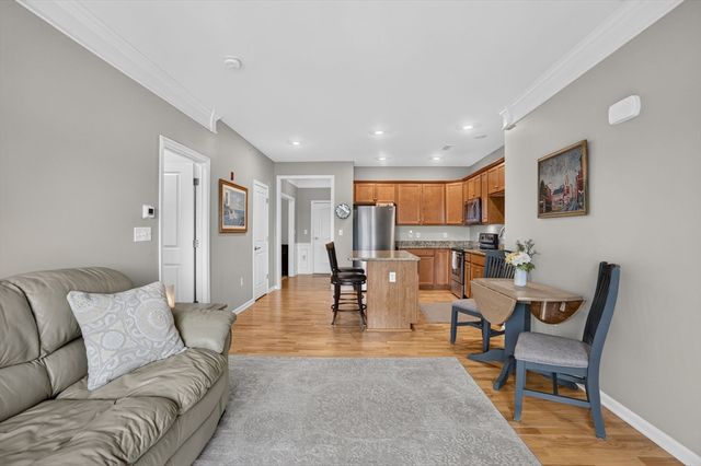 1 Francis Dr 405, Andover, MA 01810