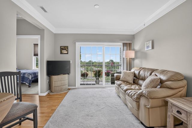 1 Francis Dr 405, Andover, MA 01810