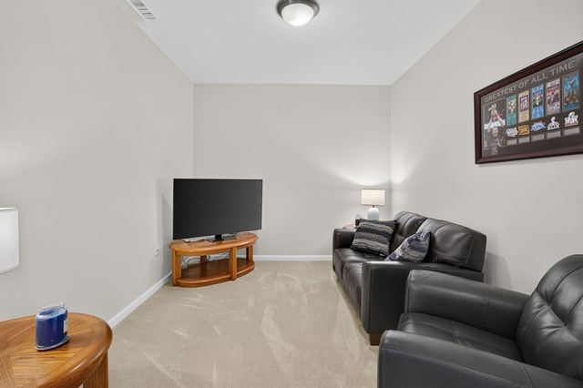 1 Francis Dr 405, Andover, MA 01810