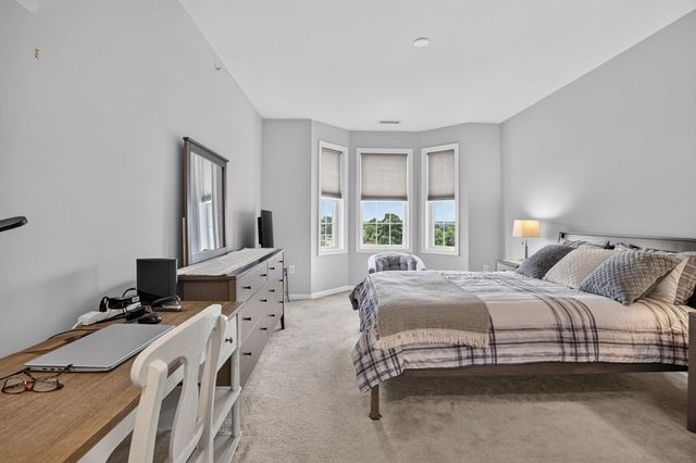 1 Francis Dr 405, Andover, MA 01810