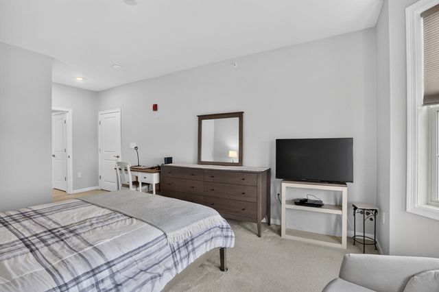 1 Francis Dr 405, Andover, MA 01810