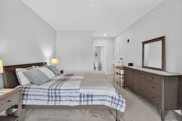 1 Francis Dr 405, Andover, MA 01810
