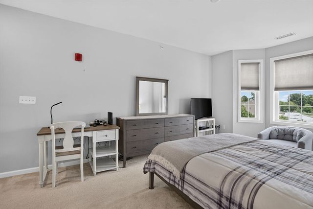 1 Francis Dr 405, Andover, MA 01810
