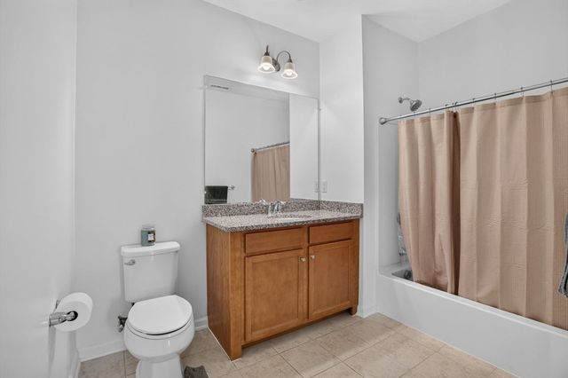 1 Francis Dr 405, Andover, MA 01810