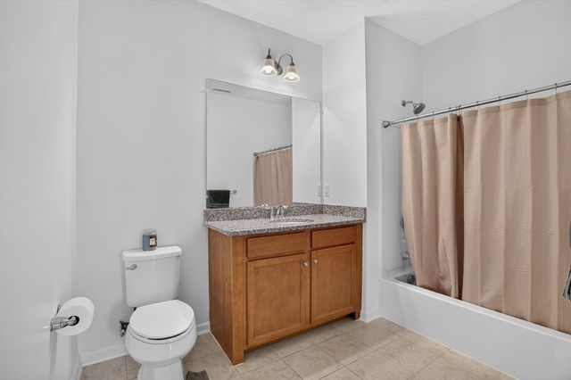 1 Francis Dr 405, Andover, MA 01810