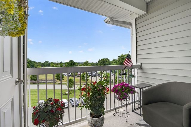 1 Francis Dr 405, Andover, MA 01810