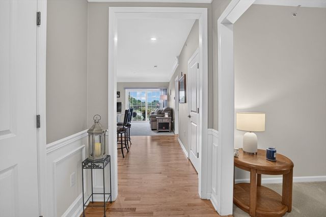 1 Francis Dr 405, Andover, MA 01810