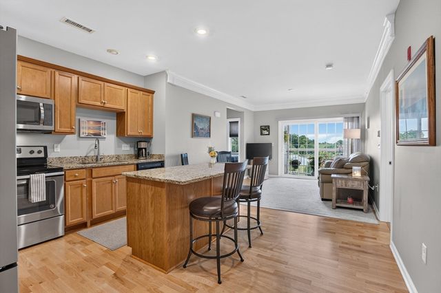 1 Francis Dr 405, Andover, MA 01810
