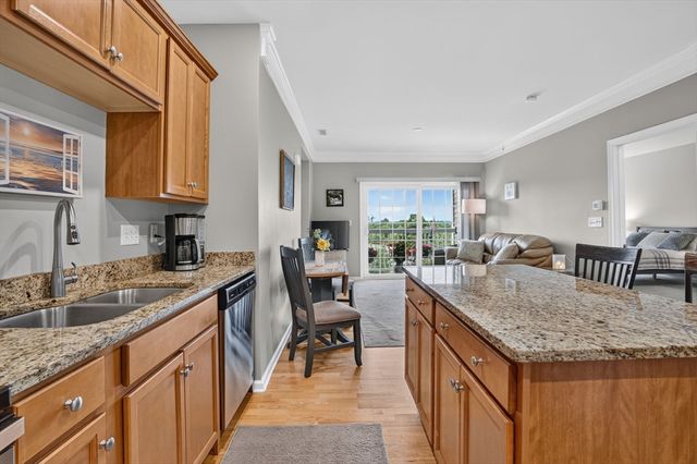 1 Francis Dr 405, Andover, MA 01810