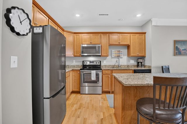 1 Francis Dr 405, Andover, MA 01810