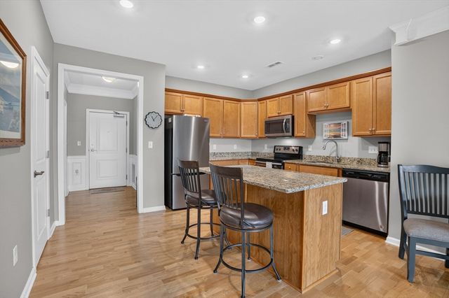 1 Francis Dr 405, Andover, MA 01810