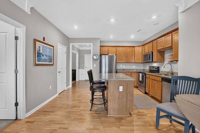 1 Francis Dr 405, Andover, MA 01810