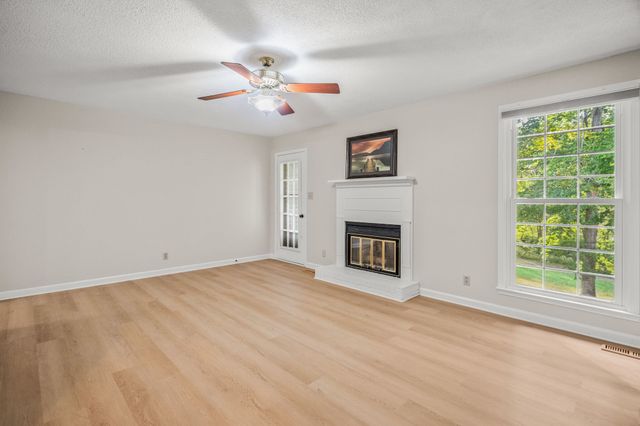 3084 Woody Ln, Clarksville, TN 37043