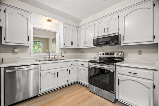 3084 Woody Ln, Clarksville, TN 37043