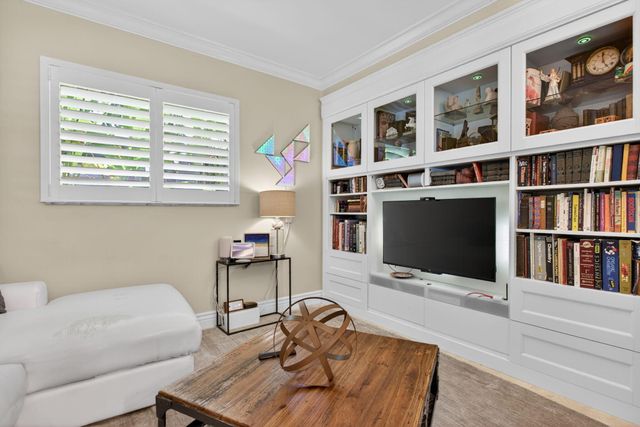 2812 NW 12th Avenue, Wilton Manors, FL 33311