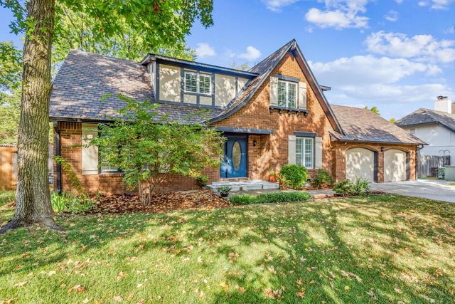 8509 E Stoneridge Ln, Wichita, KS 67206