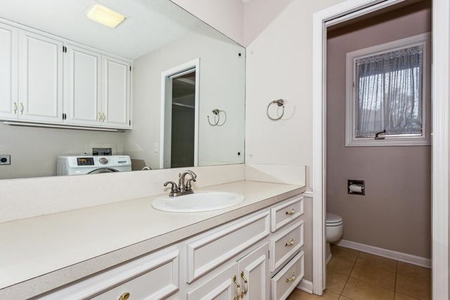 8509 E Stoneridge Ln, Wichita, KS 67206