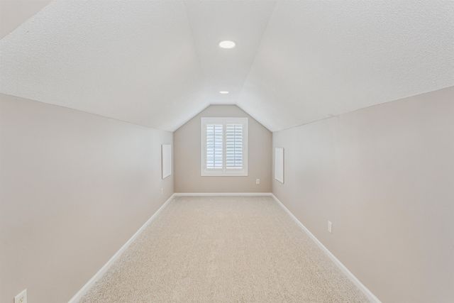 8509 E Stoneridge Ln, Wichita, KS 67206