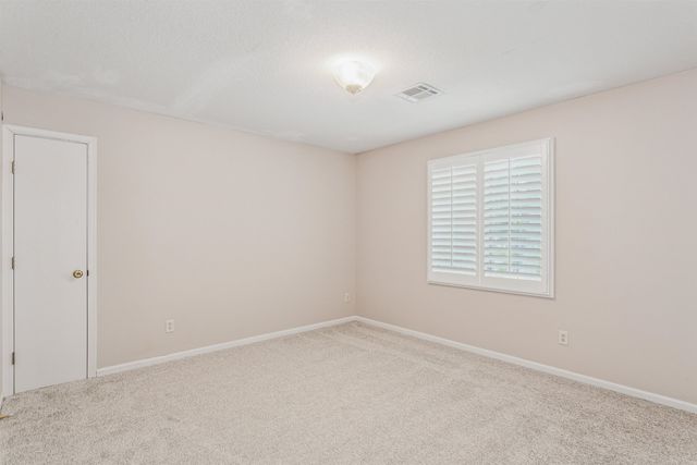 8509 E Stoneridge Ln, Wichita, KS 67206