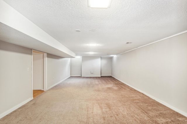 8509 E Stoneridge Ln, Wichita, KS 67206