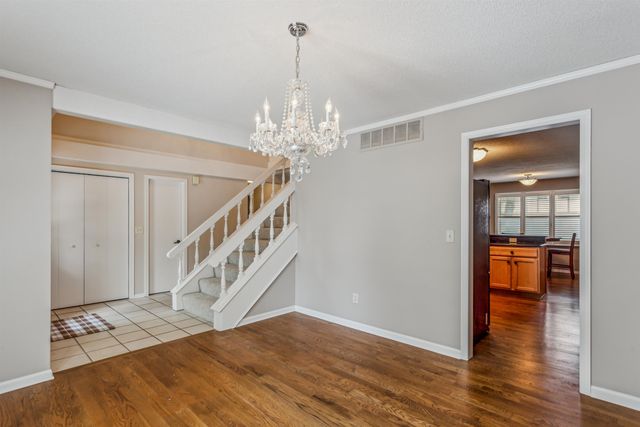 8509 E Stoneridge Ln, Wichita, KS 67206