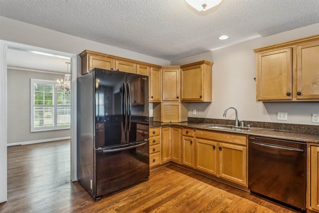 8509 E Stoneridge Ln, Wichita, KS 67206