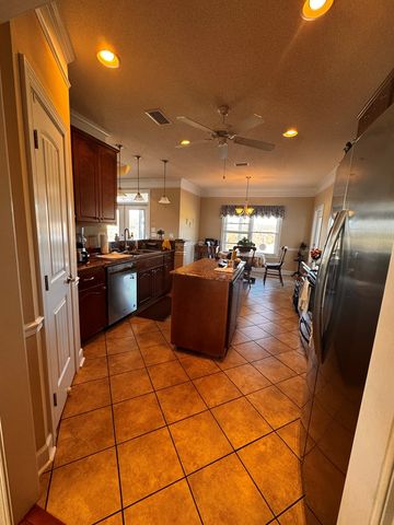 112 Cannondale Cir, Cowarts, AL 36321