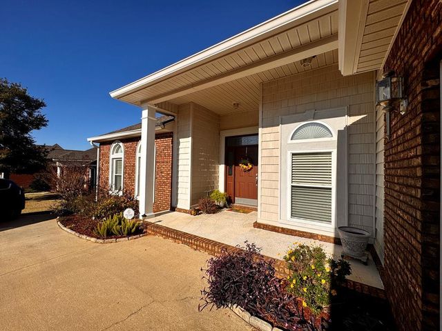 112 Cannondale Cir, Cowarts, AL 36321