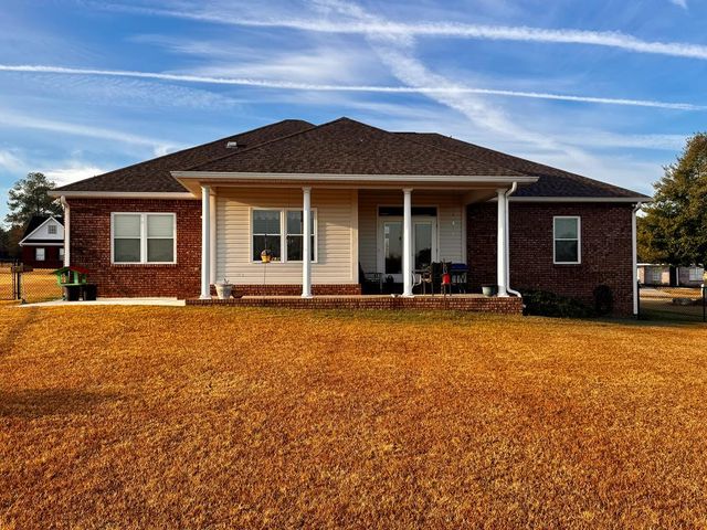 112 Cannondale Cir, Cowarts, AL 36321