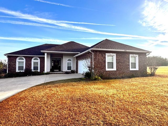 112 Cannondale Cir, Cowarts, AL 36321