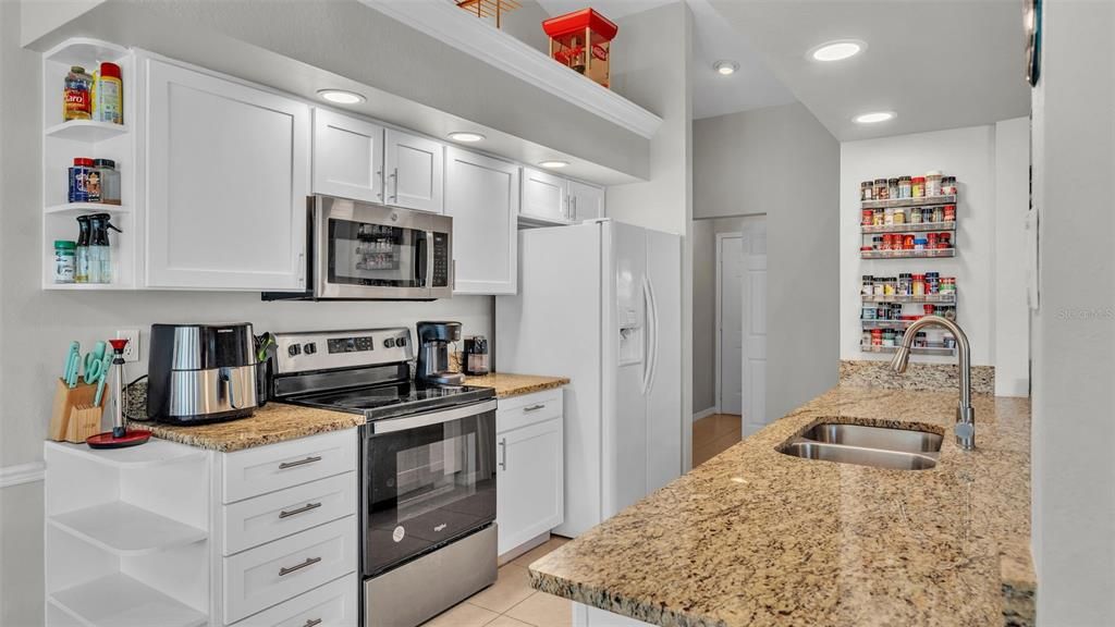 Image 12 of property listing at 2232 PALMVIEW CIRCLE W, Auburndale, FL 33823