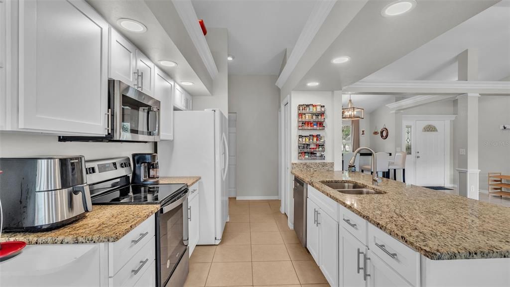 Image 13 of property listing at 2232 PALMVIEW CIRCLE W, Auburndale, FL 33823