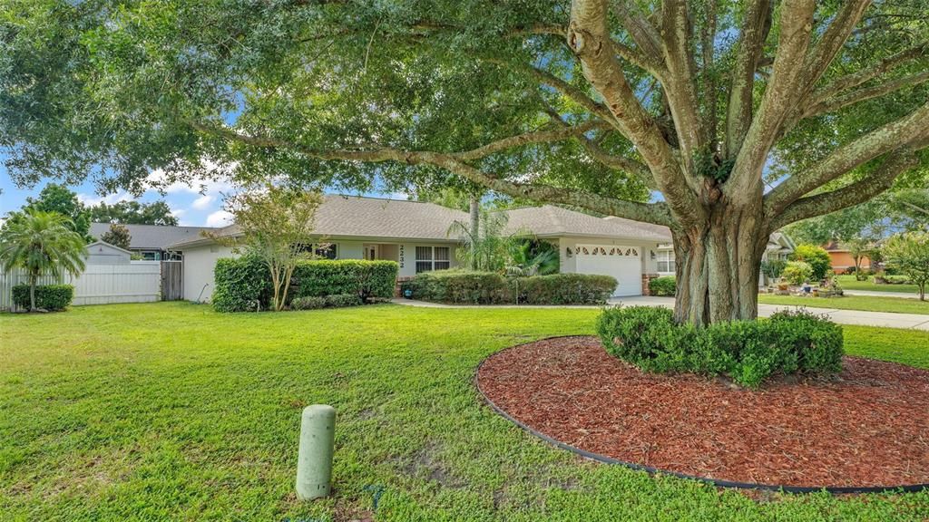 Image 2 of property listing at 2232 PALMVIEW CIRCLE W, Auburndale, FL 33823
