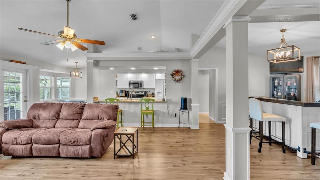 Image 5 of property listing at 2232 PALMVIEW CIRCLE W, Auburndale, FL 33823