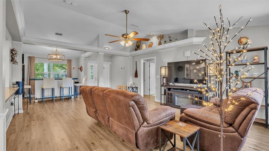Image 8 of property listing at 2232 PALMVIEW CIRCLE W, Auburndale, FL 33823
