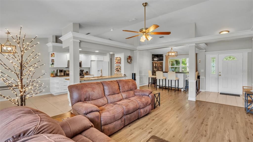 Image 9 of property listing at 2232 PALMVIEW CIRCLE W, Auburndale, FL 33823