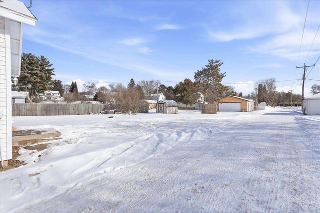 712 LOUISA STREET, Crivitz, WI 54114