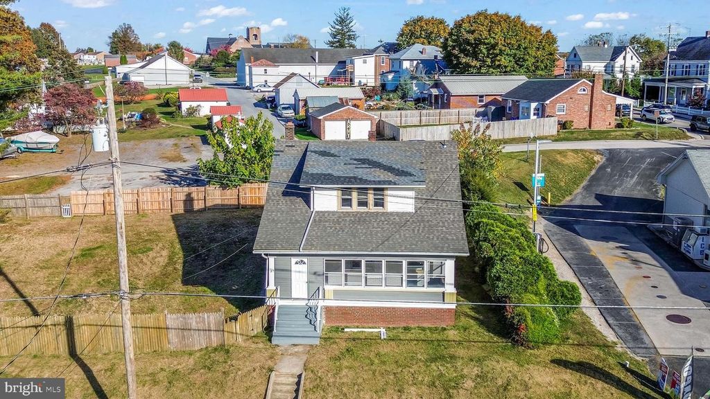 27 N MAIN ST, York New Salem, PA 17371