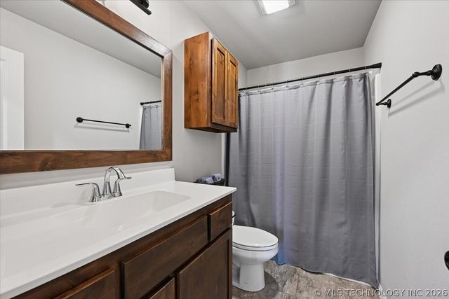 5433 Skylane Drive, Sand Springs, OK 74063