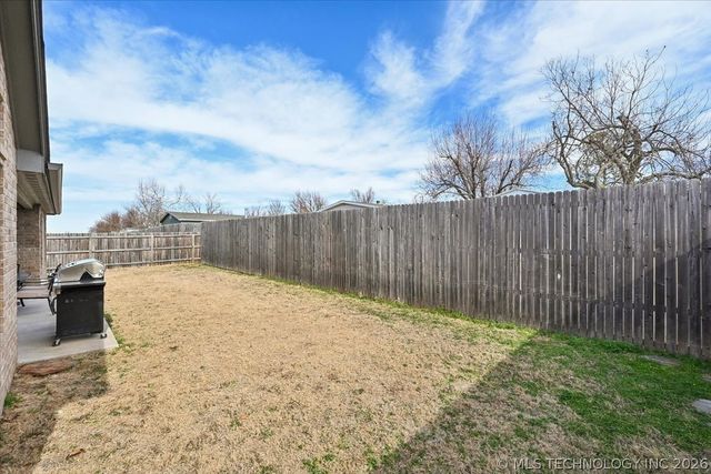 5433 Skylane Drive, Sand Springs, OK 74063