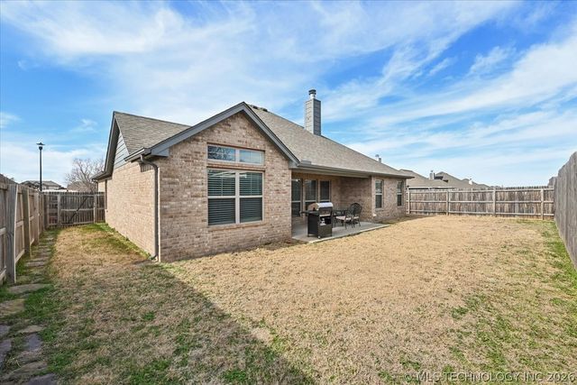 5433 Skylane Drive, Sand Springs, OK 74063