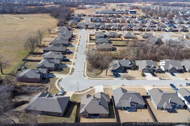 5433 Skylane Drive, Sand Springs, OK 74063